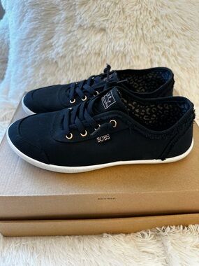 BOBS Women's Slip-Ins Black Canvas Cute Sneakers Size: 9